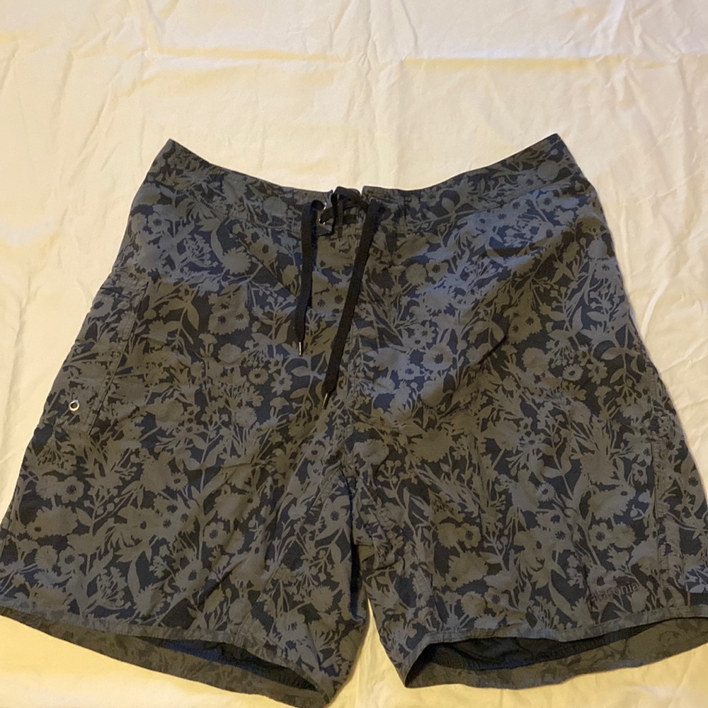 Patagonia board shorts - 38/XL